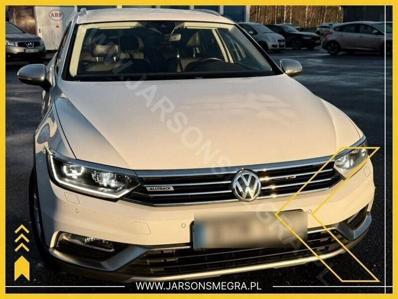 Biały Używany 2019 VW Passat Kombi | 68 200 zł (Uczciwa cena) - Obraz 1/4