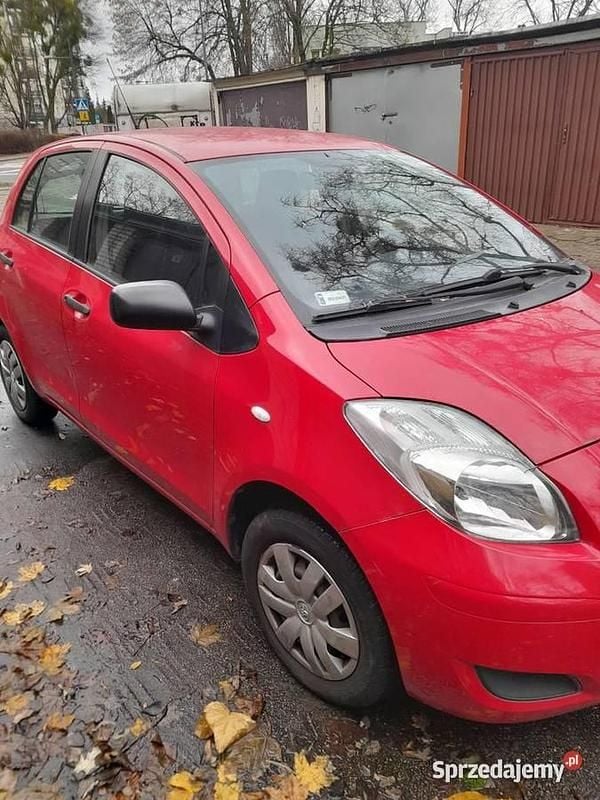 Używany Toyota Yaris 2010 Czerwony Hatchback