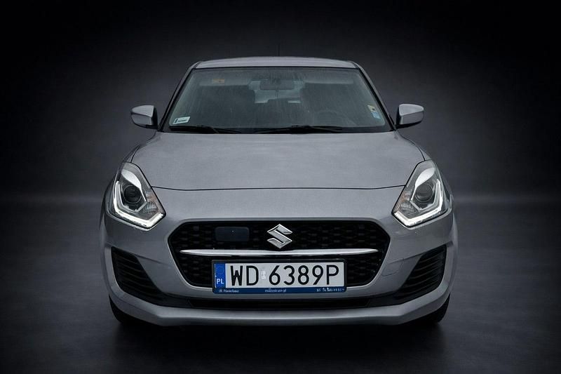 Używany Suzuki Swift 83 KM (61 kW) 2021 Srebrny Hatchback