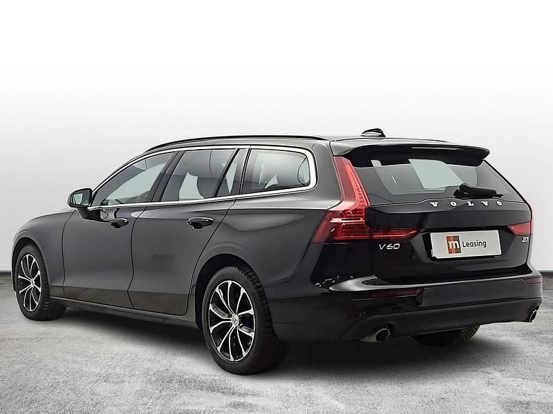 Używany Volvo V60 Core 163 KM (119 kW) 2021 Czarny Kombi