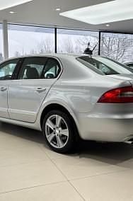 Używany Skoda Superb Comfort 170 KM (125 kW) 2009 Srebrny Sedan/Limuzyna