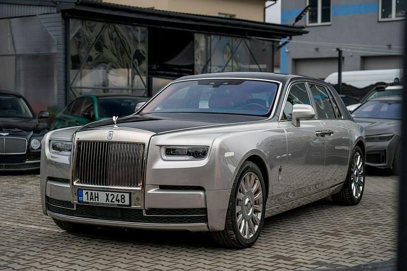 Używany Rolls Royce Phantom 571 KM (419 kW) 2021 Srebrny (metalik) Sedan/Limuzyna