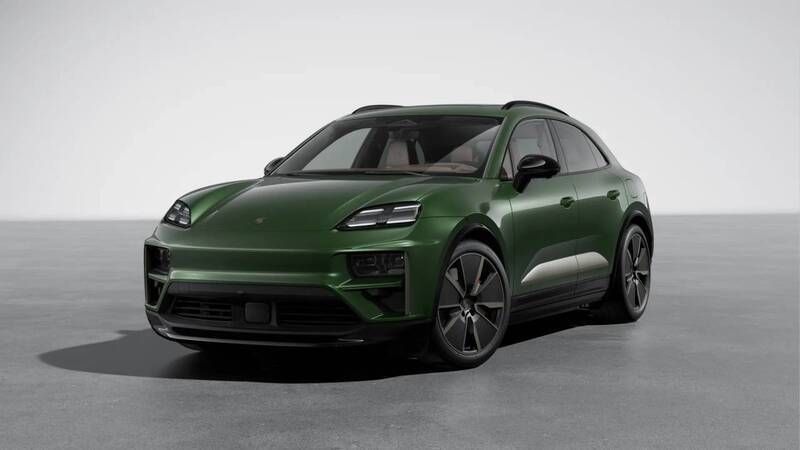 Oak green metallic neo Nowe 2024 Porsche Macan Turbo SUV | 629 274 zł - Obraz 1/4