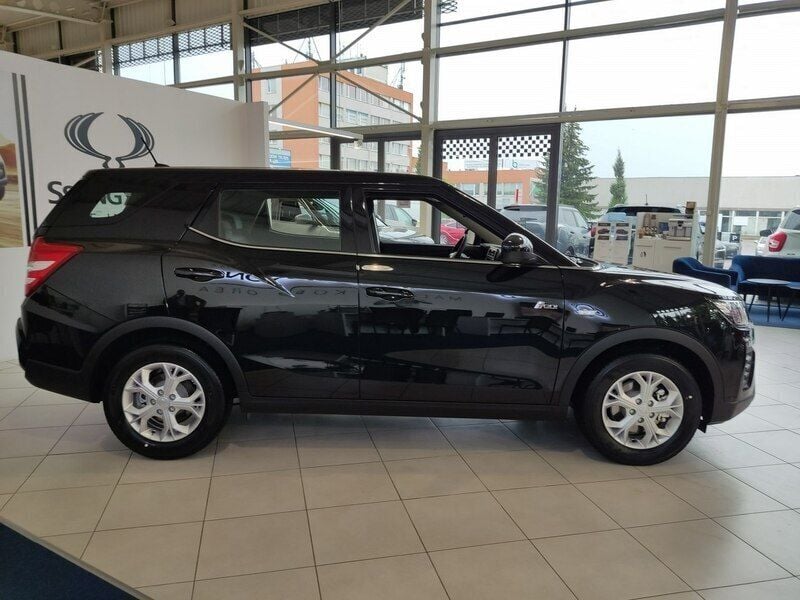 Używany Ssangyong (KGM) Tivoli 163 KM (119 kW) 2022 Czarny (metalik) SUV