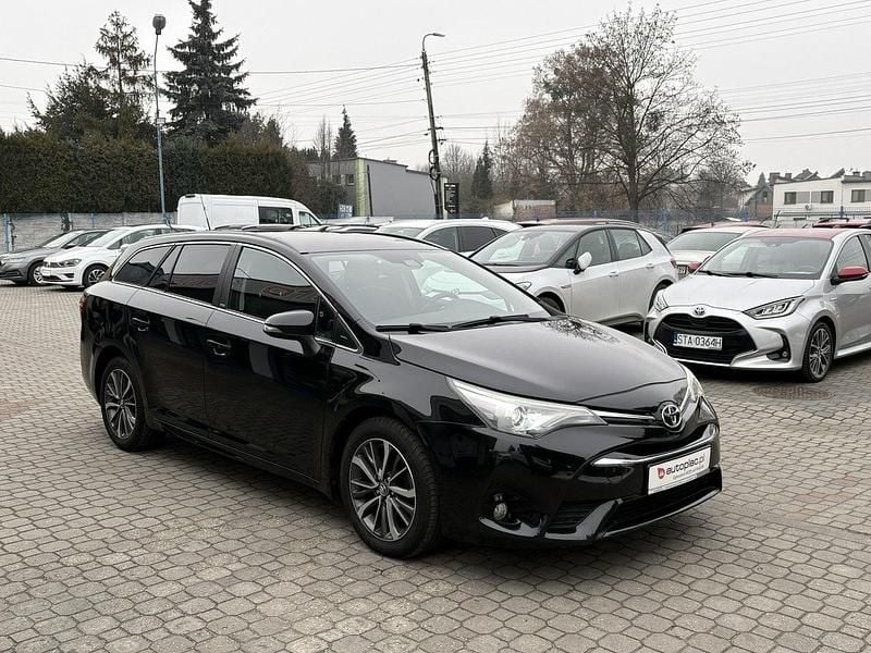 Używany Toyota Avensis Edition-S 147 KM (108 kW) 2016 Czarny (metalik) Kombi