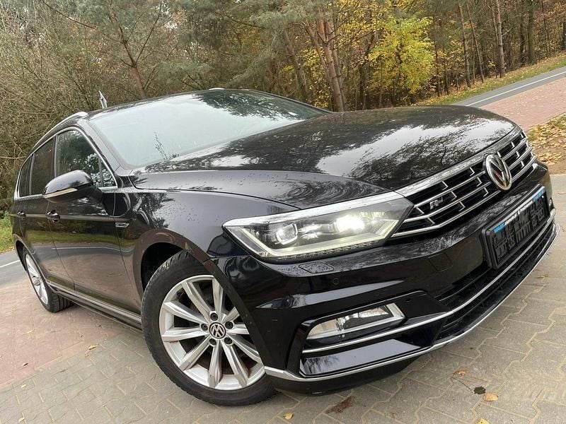 Czarny (metalik) Używany 2016 VW Passat R-line Kombi | 62 999 zł (Uczciwa cena) - Obraz 1/4