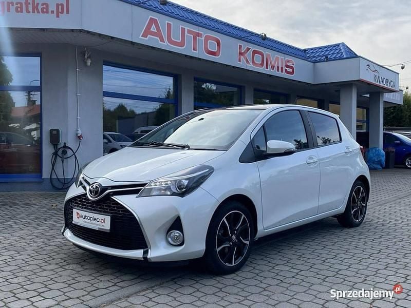 Biały Używany 2016 Toyota Yaris Hatchback | 40 900 zł (Uczciwa cena) - Obraz 1/4