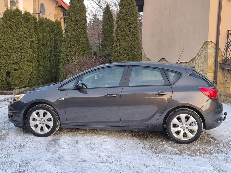 Używany Opel Astra 120 KM (88 kW) 2015 Inny kolor Hatchback