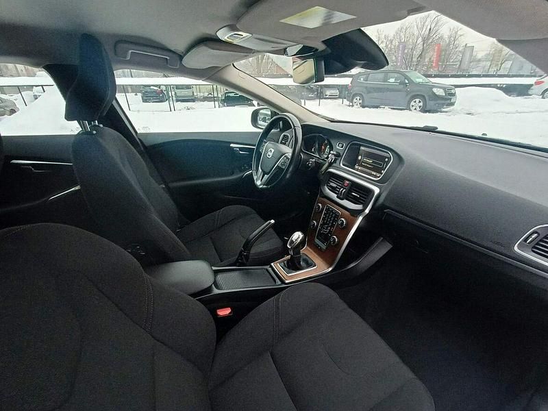 Używany Volvo V40 114 KM (83 kW) 2014 Czarny Hatchback