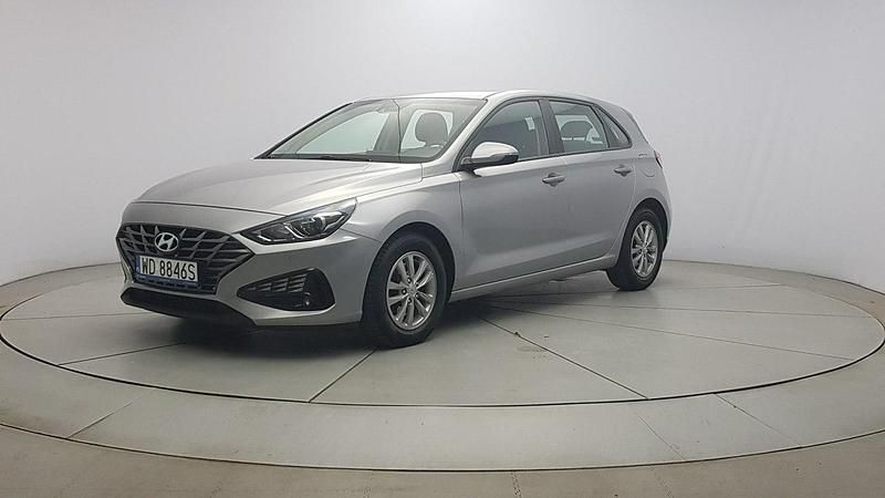 Używany Hyundai i30 120 KM (88 kW) 2022 Srebrny Hatchback