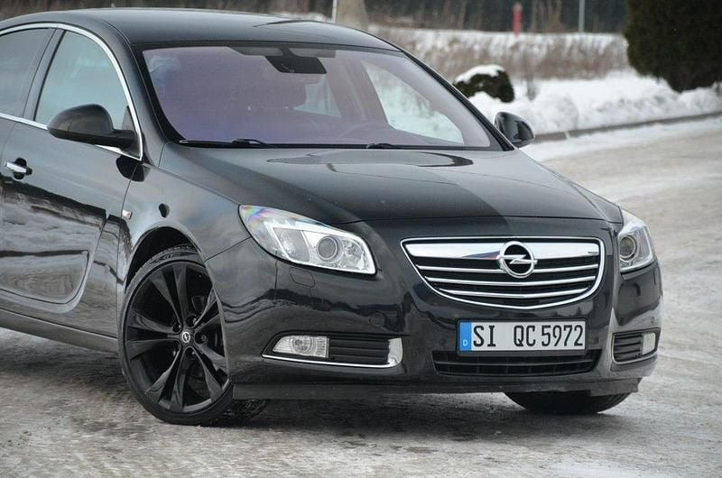 Używany Opel Insignia Cosmo 160 KM (117 kW) 2011 Czarny (metalik) Sedan/Limuzyna