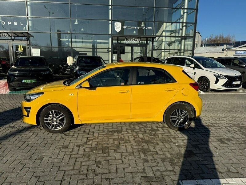Używany Kia Rio 85 KM (62 kW) 2023 Żółty (metalik) Hatchback