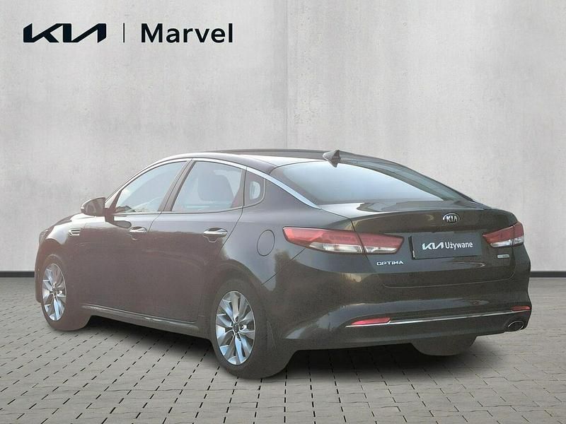 Używany Kia Optima 141 KM (103 kW) 2016 Brązowobeżowy Sedan/Limuzyna