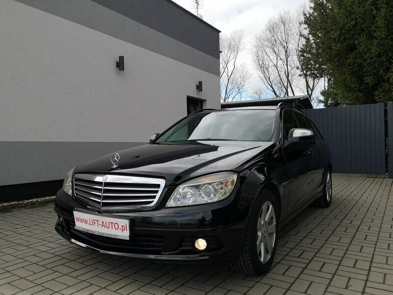 Używany Mercedes C200 136 KM (100 kW) 2008 Czarny Sedan/Limuzyna