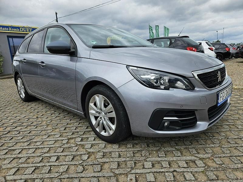 Używany Peugeot 308 SW 110 KM (80 kW) 2019 Szary (metalik) Kombi