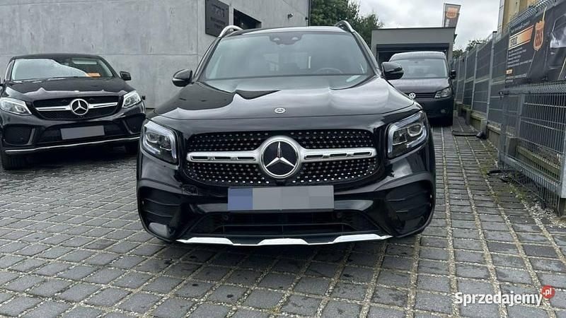 Czarny Używany 2020 Mercedes GLB220 SUV | 136 000 zł - Obraz 1/4