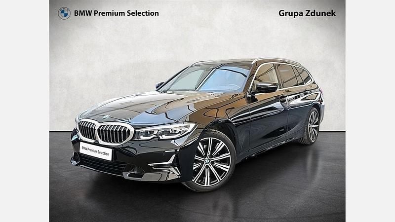 Czarny Używany 2021 BMW 320 Luxury Line Kombi | 154 900 zł (Drogi) - Obraz 1/3