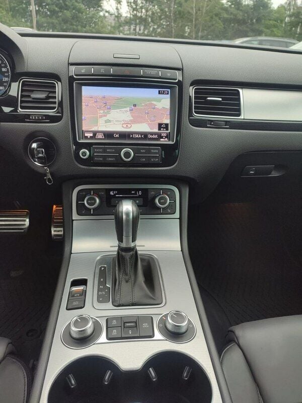 Używany VW Touareg 262 KM (192 kW) 2017 Czarny (metalik) SUV