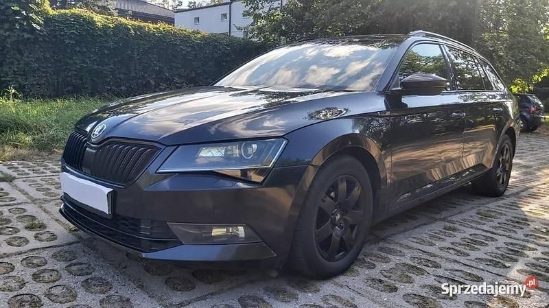 Czarny Używany 2017 Skoda Superb SportLine Kombi | 49 999 zł (Uczciwa cena) - Obraz 1/4