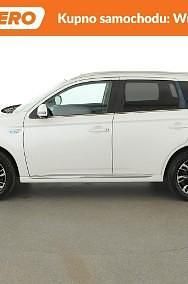 Używany Mitsubishi Outlander P-HEV 204 KM (150 kW) 2017 Biały SUV