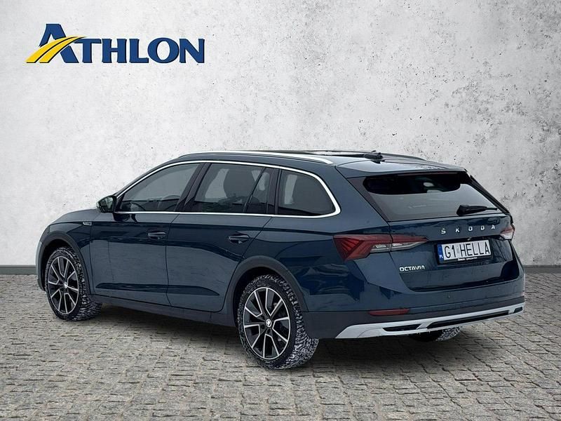 Używany Skoda Octavia 190 KM (139 kW) 2022 Niebieski (metalik) Kombi