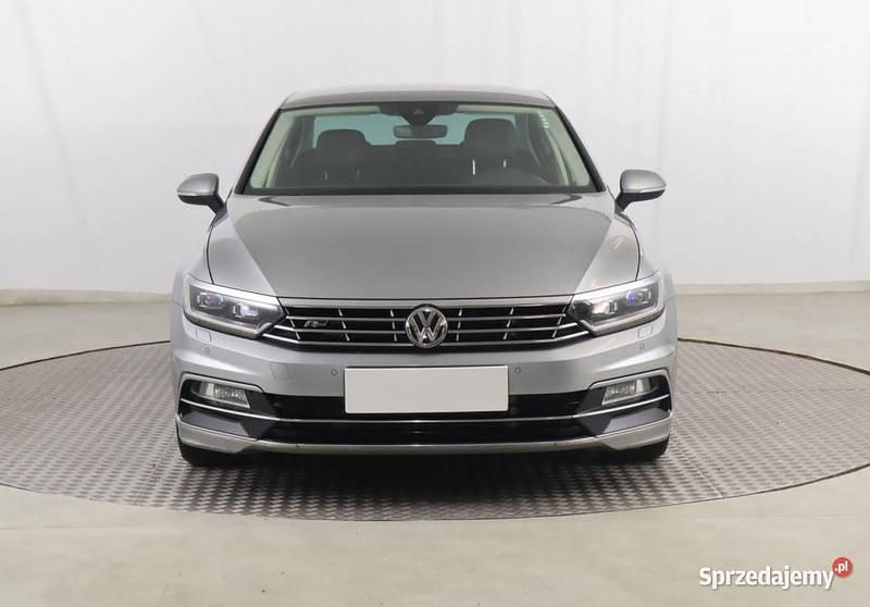Srebrny Używany 2018 VW Passat Sedan/Limuzyna | 69 999 zł (Uczciwa cena) - Obraz 1/4