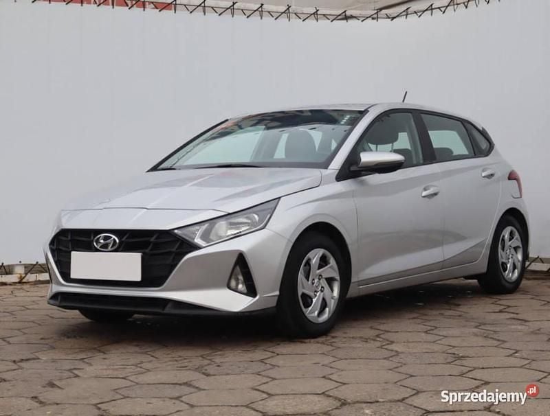 Używany Hyundai i20 84 KM (61 kW) 2022 Srebrny Hatchback