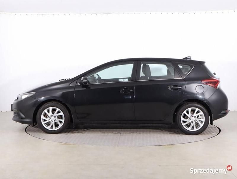 Używany Toyota Auris 132 KM (97 kW) 2016 Czarny Hatchback