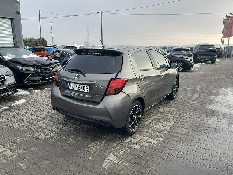 Używany Toyota Yaris 2016 Zielony Hatchback