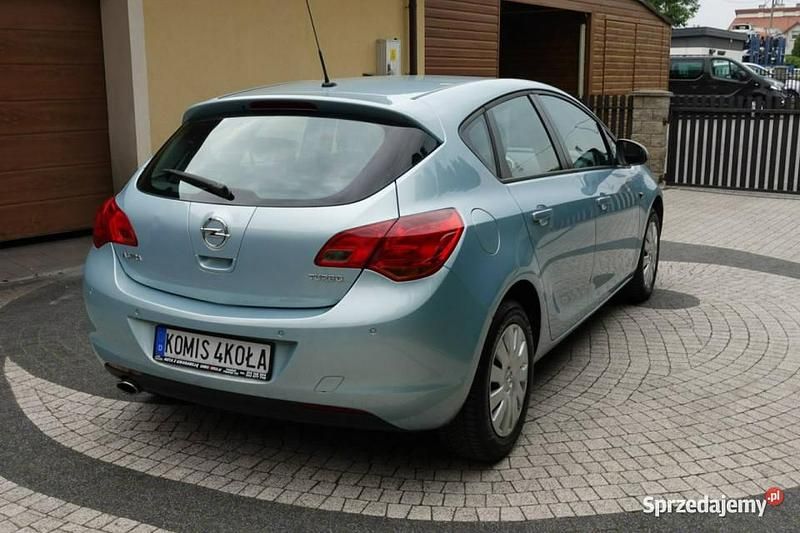 Używany Opel Astra 140 KM (102 kW) 2010 Niebieski Hatchback