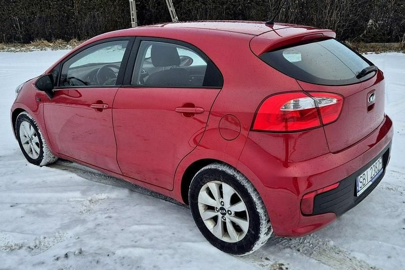 Używany Kia Rio 90 KM (66 kW) 2016 Czerwony Sedan/Limuzyna