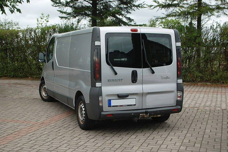 Używany Renault Trafic 100 KM (73 kW) 2002 Srebrny Minivan