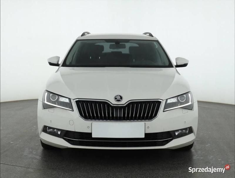 Biały Używany 2016 Skoda Superb Kombi | 52 999 zł (Uczciwa cena) - Obraz 1/4