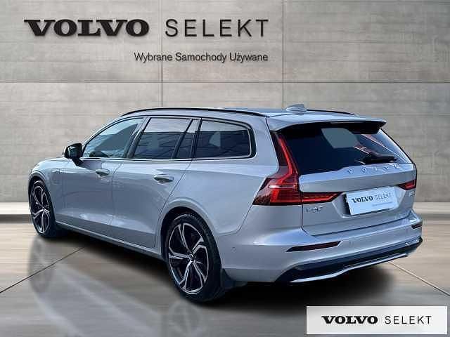 Używany Volvo V60 349 KM (256 kW) 2025 Srebrny Kombi