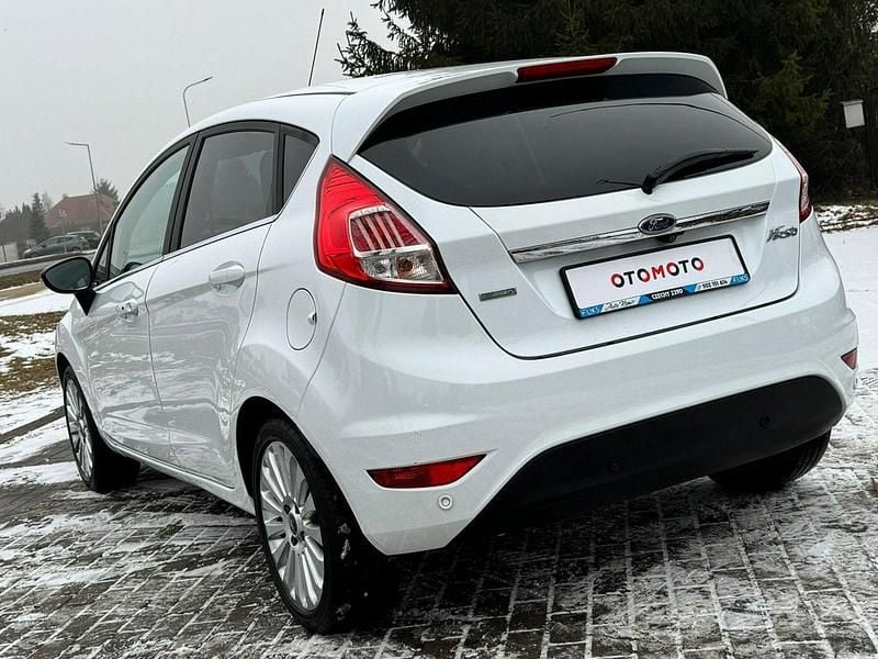 Używany Ford Fiesta 101 KM (74 kW) 2016 Biały (metalik) Hatchback