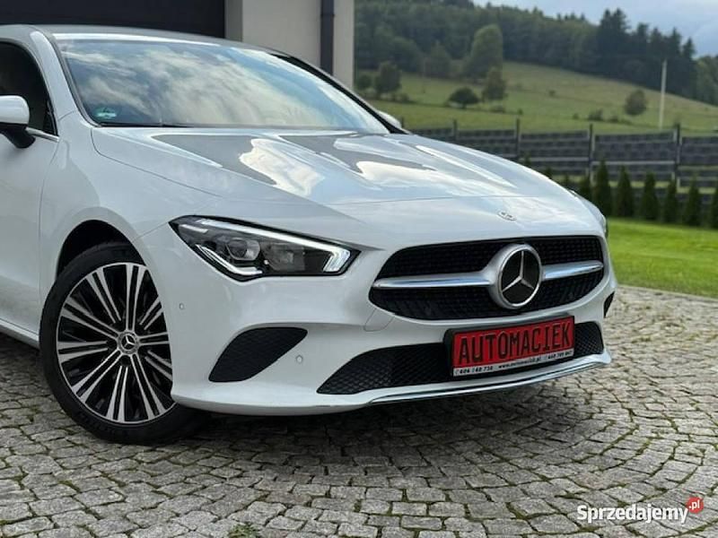 Biały Używany 2022 Mercedes CLA220 Sedan/Limuzyna | 109 900 zł - Obraz 1/4