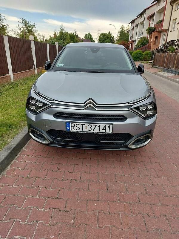 Srebrny Używany 2021 Citroën C4 PureTech SUV | 82 400 zł - Obraz 1/4