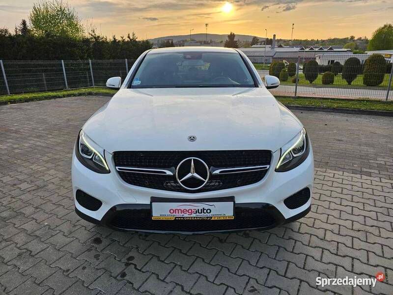 Biały Używany 2017 Mercedes GLC350 AMG line Coupe | 165 000 zł - Obraz 1/4