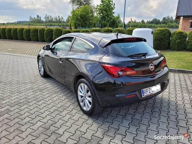 Używany Opel Astra GTC 2013 Czarny Coupe