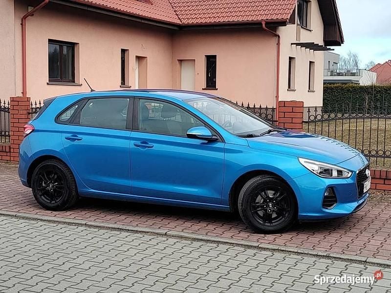 Używany Hyundai i30 120 KM (88 kW) 2017 Niebieski Hatchback