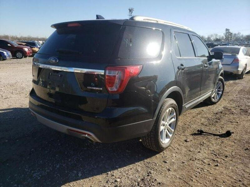 Używany Ford Explorer XLT 290 KM (213 kW) 2016 Czarny SUV