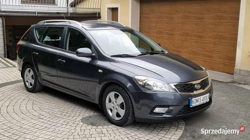 Używany Kia Ceed 90 KM (66 kW) 2010 Szary (metalik) Hatchback