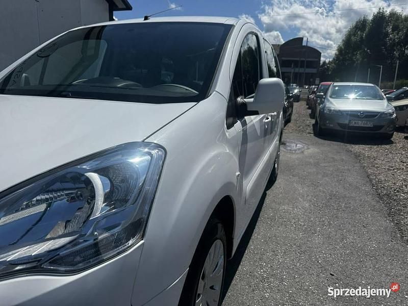 Używany Peugeot TePee 2018 Biały Sedan/Limuzyna