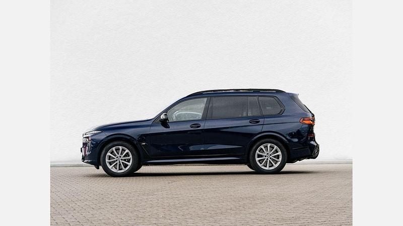 Używany BMW X7 M Sport 530 KM (389 kW) 2025 Niebieski tanzanite bmw individual metalizowany SUV
