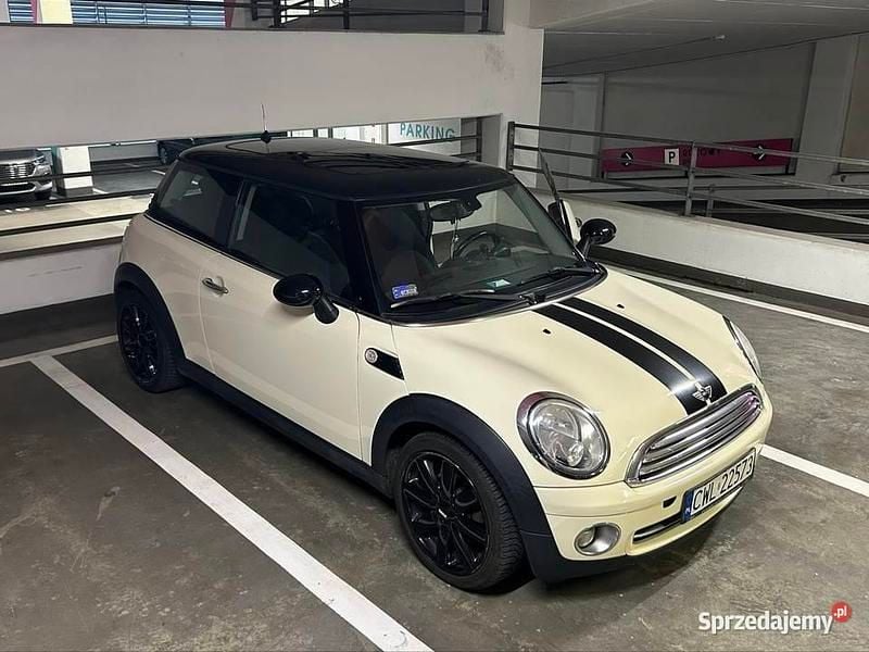 Beżowy Używany 2009 Mini Cooper Hatchback | 15 900 zł (Dobra cena) - Obraz 1/4