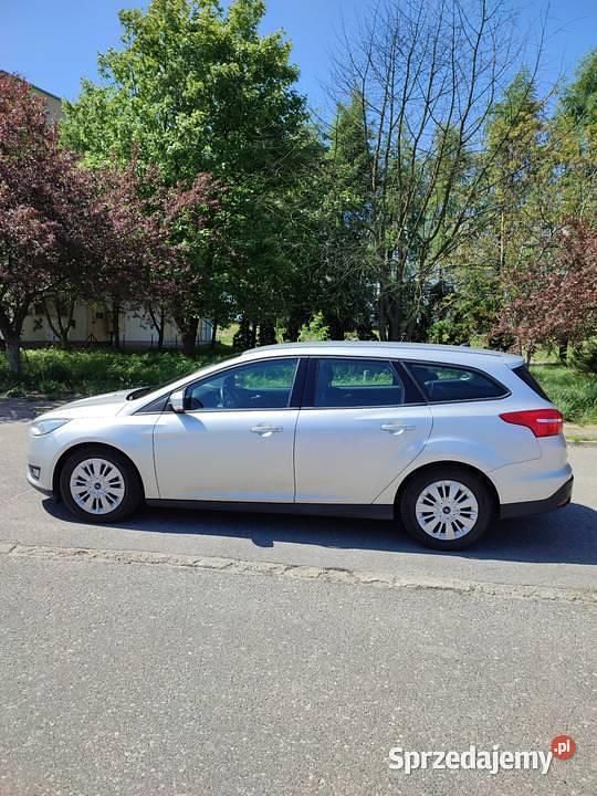 Używany Ford Focus 2016 Srebrny Kombi