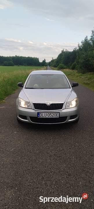 Srebrny Używany 2010 Skoda Octavia Kombi | 14 100 zł (Super Cena) - Obraz 1/4