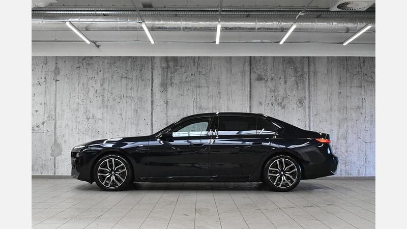 Używany BMW 740 Comfort Edition 299 KM (219 kW) 2024 Carbon black metallic metalizowany Sedan/Limuzyna