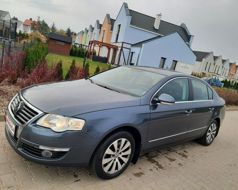 Szary Używany 2010 VW Passat Sedan/Limuzyna | 22 990 zł (Dość drogi) - Obraz 1/4