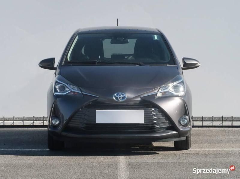 Szary Używany 2019 Toyota Yaris Hybrid Hatchback | 62 999 zł (Dobra cena) - Obraz 1/4